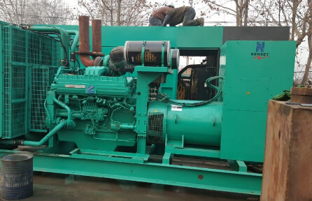 黑水发电机组如何判断水冷式机油散热器内部是否需要清洗？